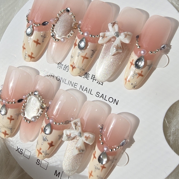 Handmade Elegant Pink and Silver Tweed Nail Set - Picture 5 of 6